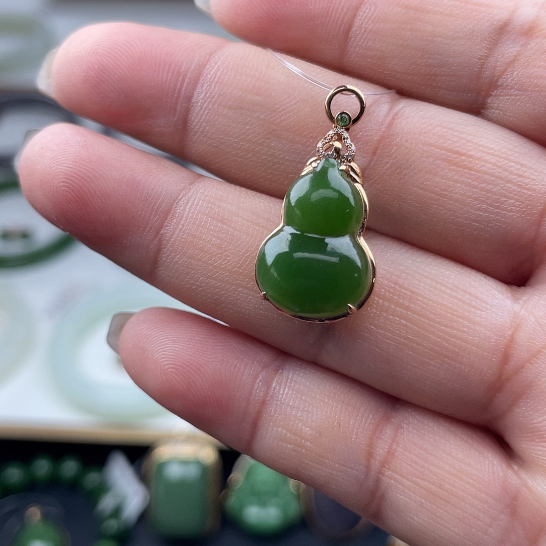 和田玉（碧玉）18K金镶嵌颈饰