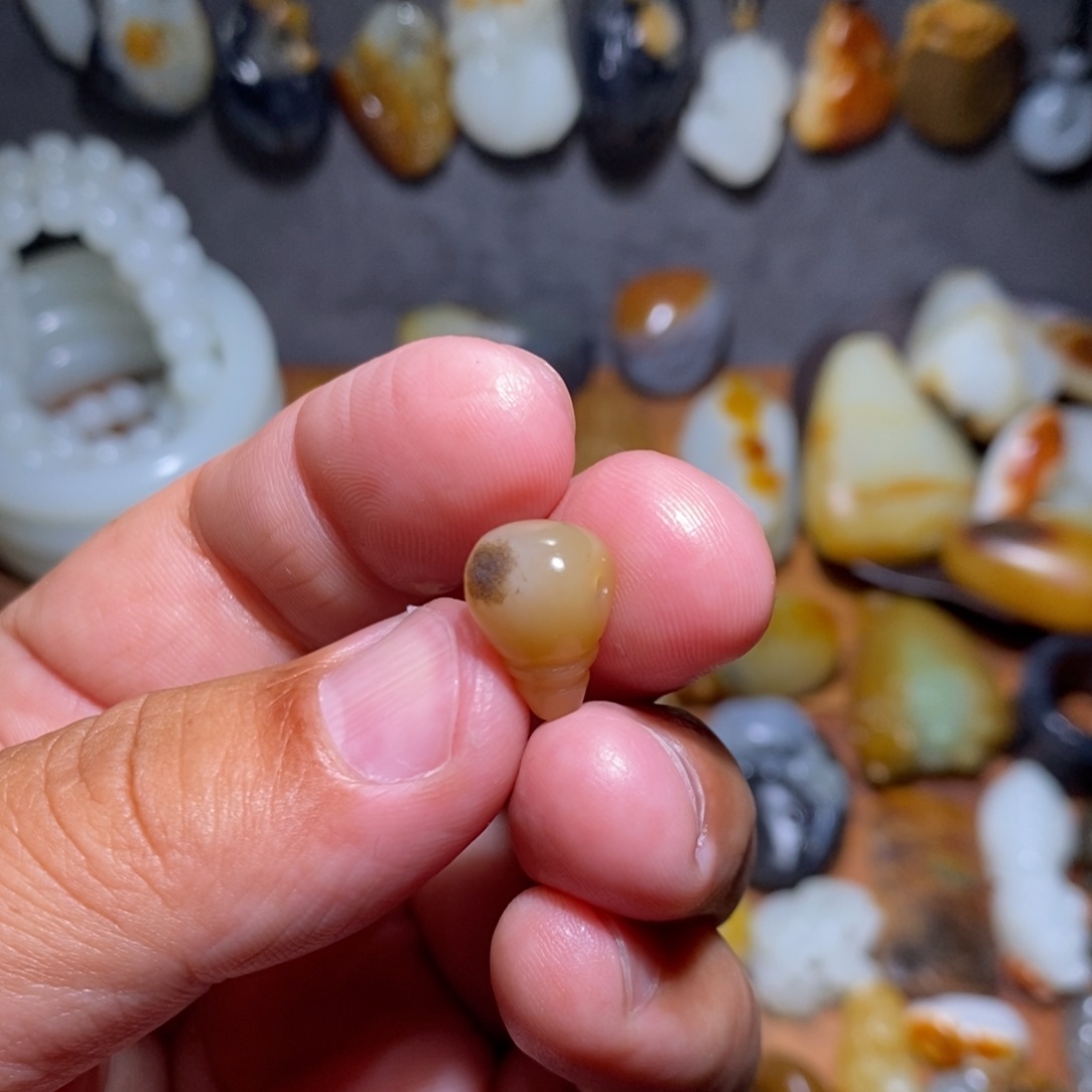 和田玉未镶嵌颈饰—