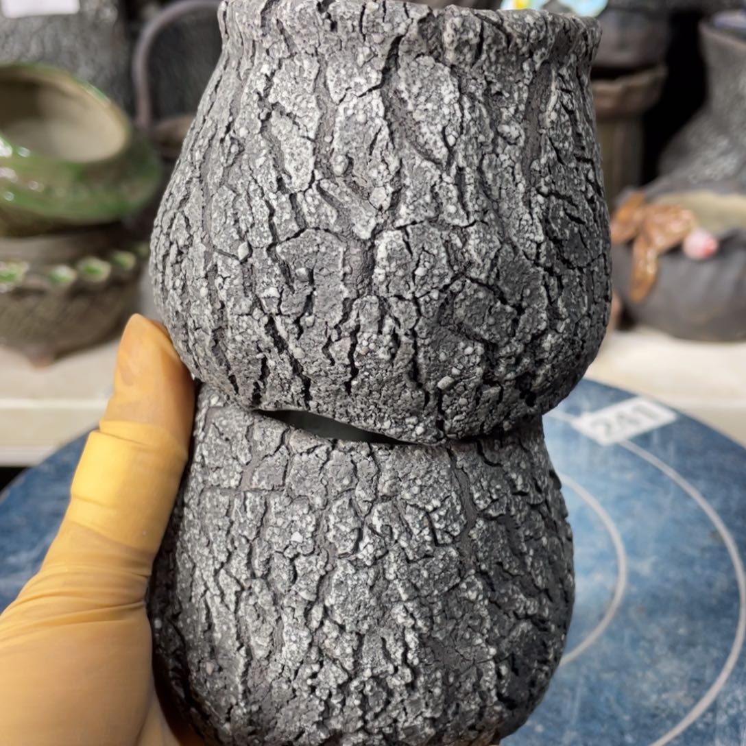 红陶微瑕的脸上有一丝的