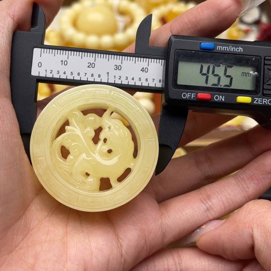 琥珀未镶嵌裸石蜜蜡雕刻件微瑕静