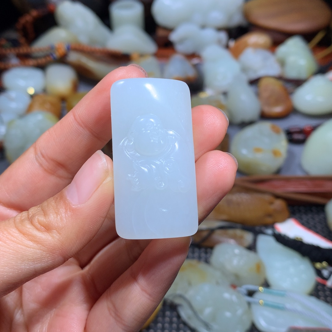 和田玉颈饰未镶嵌孩**爹