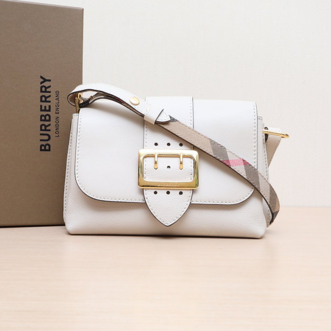 95新 BURBERRY/博柏利  米白色 单肩包P205226574