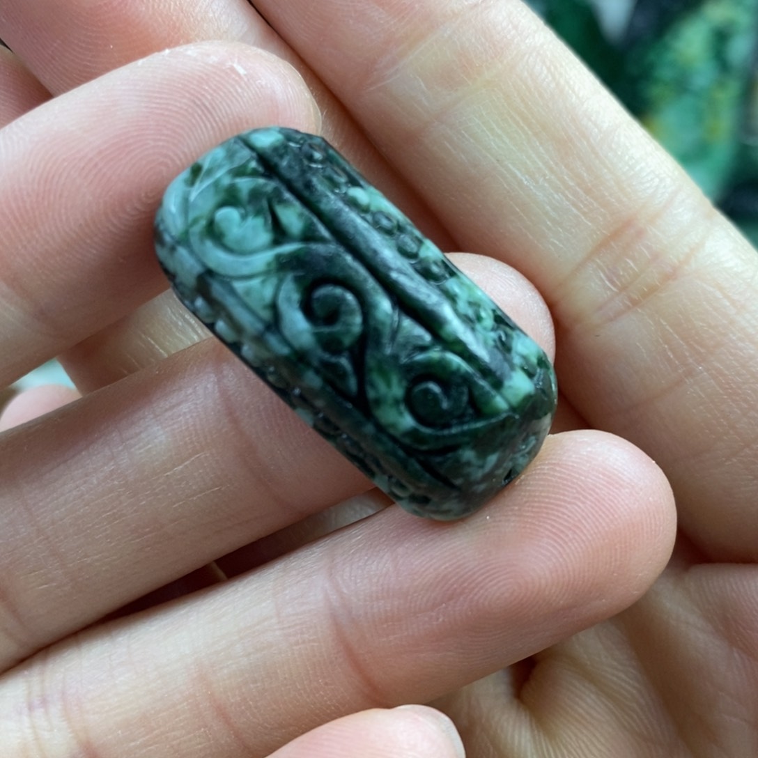 翡翠颈饰未镶嵌吊坠