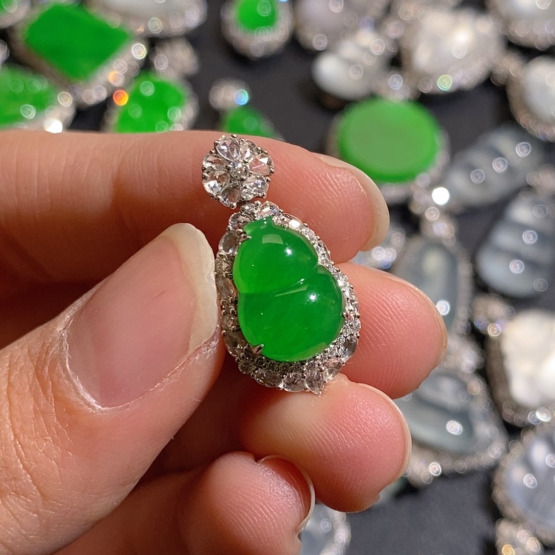 翡翠颈饰18K金镶嵌逍**姐天然缅甸A货翡翠