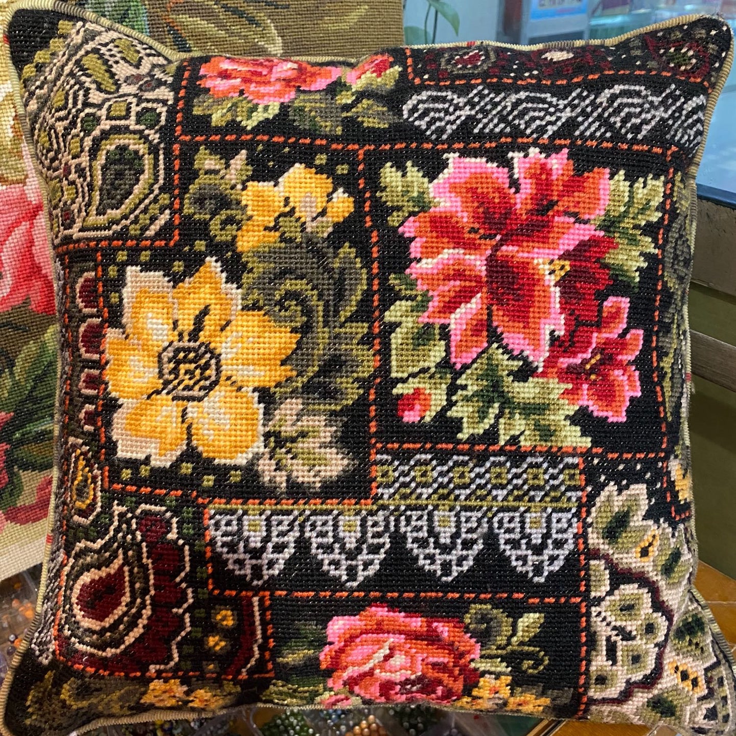 锦译绒线绣抱枕K133（含背布）