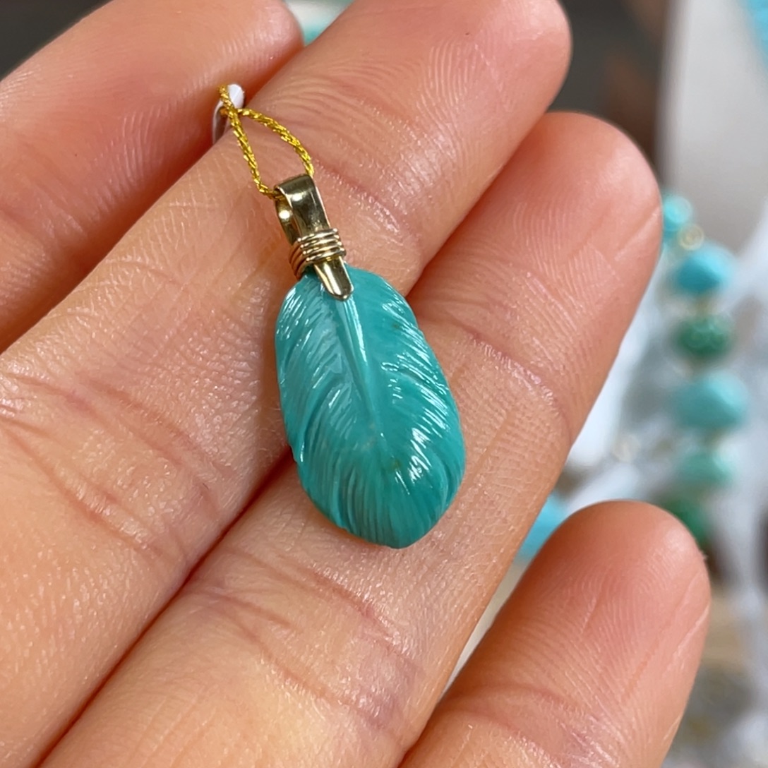 绿松石18K金镶嵌套链瓷釉级羽毛卡