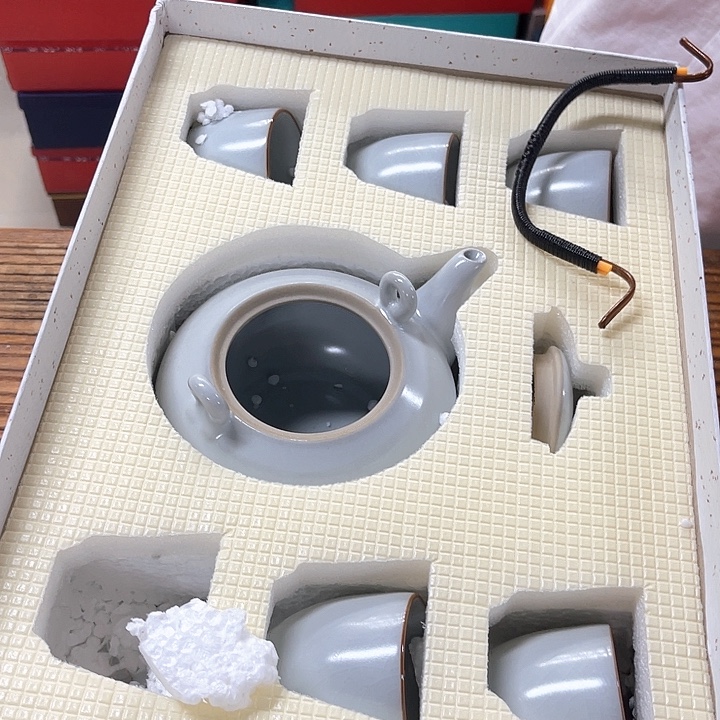 孤品茶具套装等。      