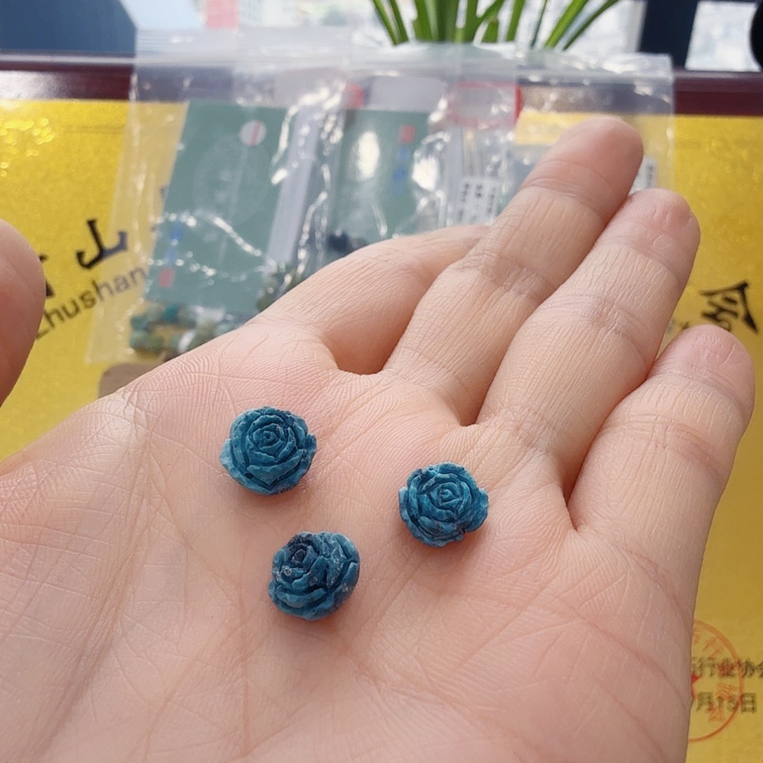 金***I绿松石未镶嵌珠宝奇石