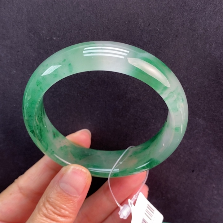 石英质玉手镯未镶嵌夏*?