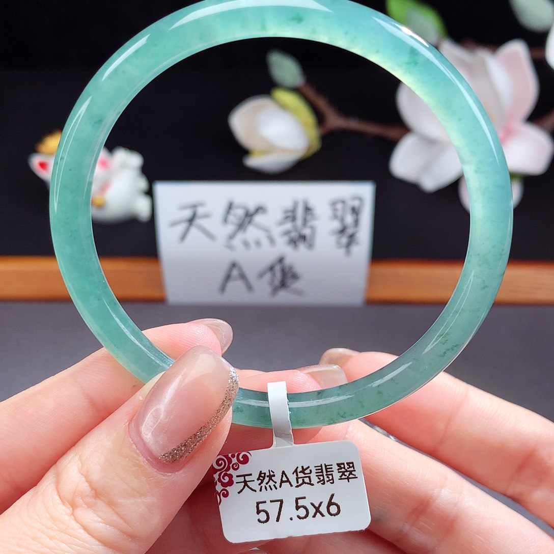 翡翠手镯（圆镯）未镶嵌