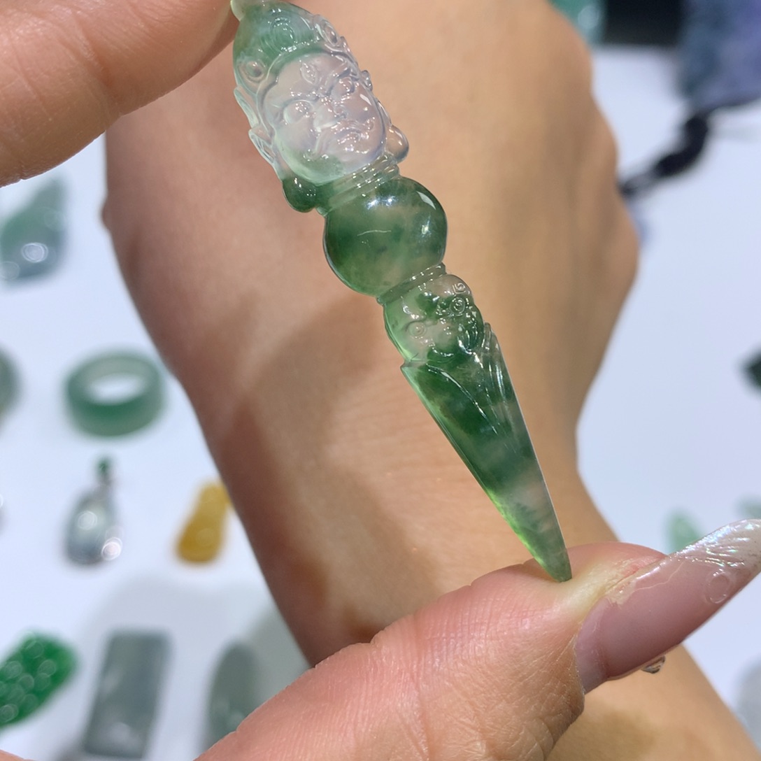 翡翠颈饰未镶嵌金刚杵