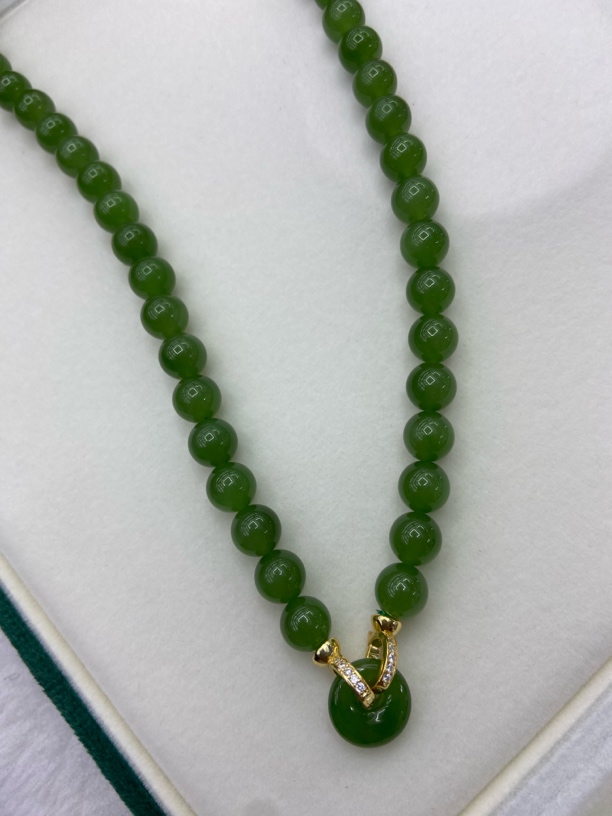 8mm和田碧玉项链，无黑点妈妈时尚绿色单圈菠菜绿