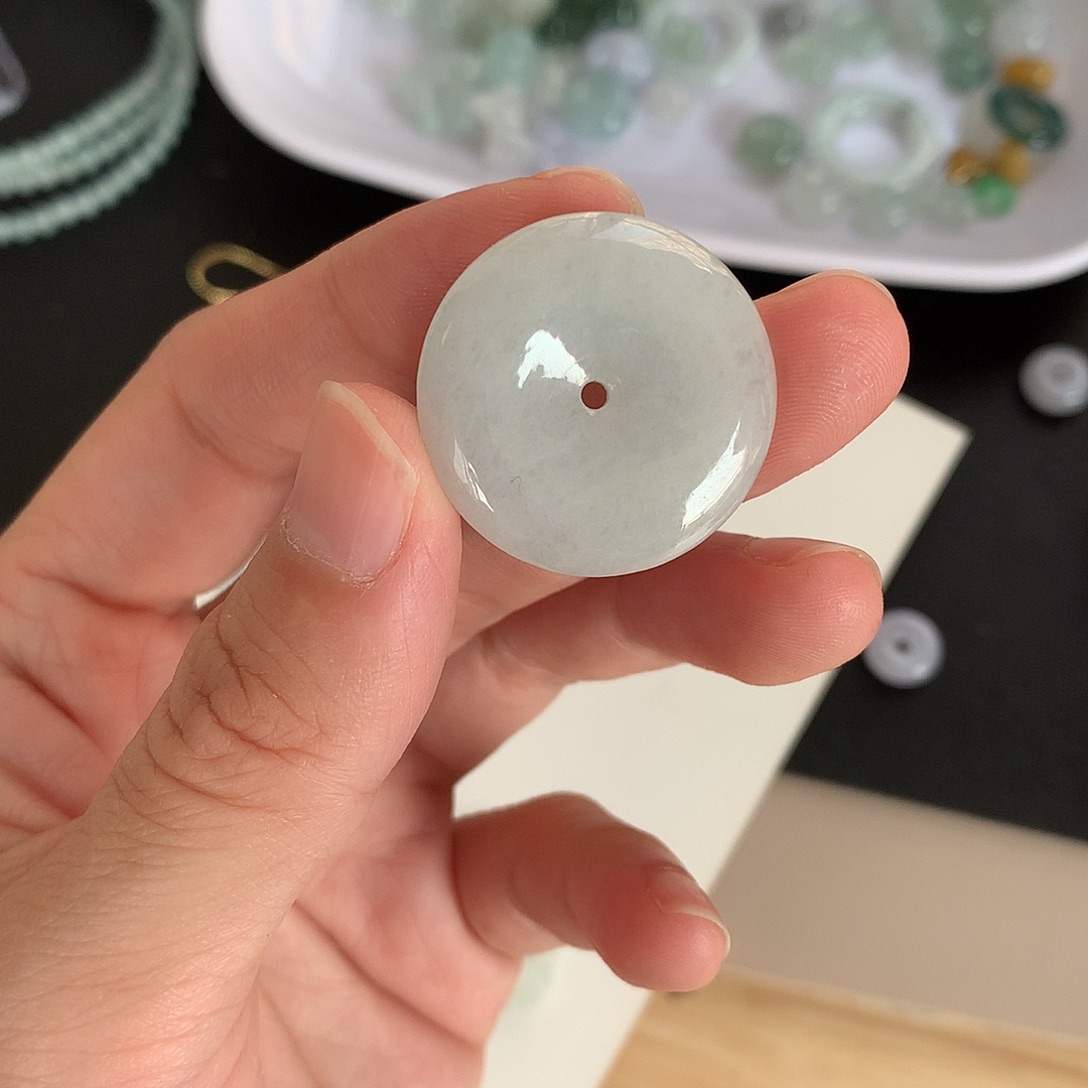 ****怡翡翠未镶嵌颈饰扣