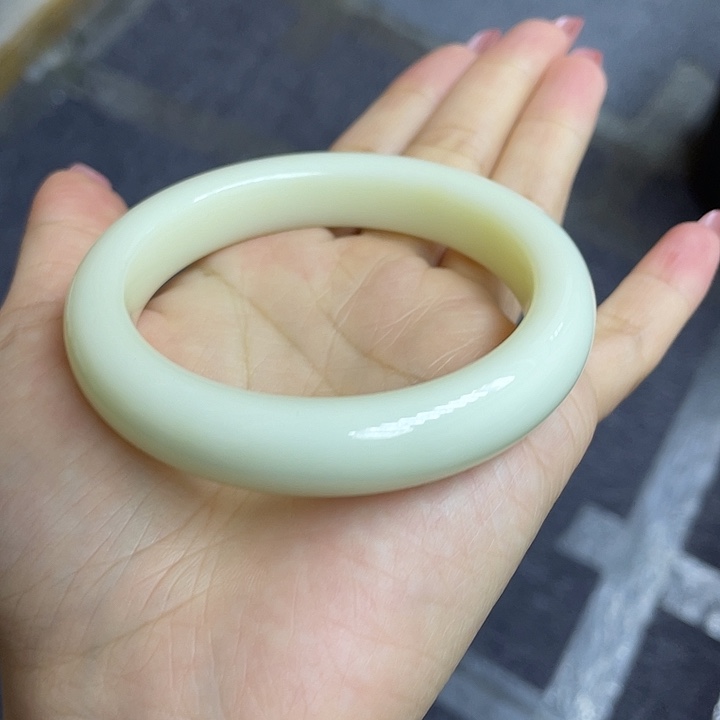 *****和田玉未镶嵌手镯