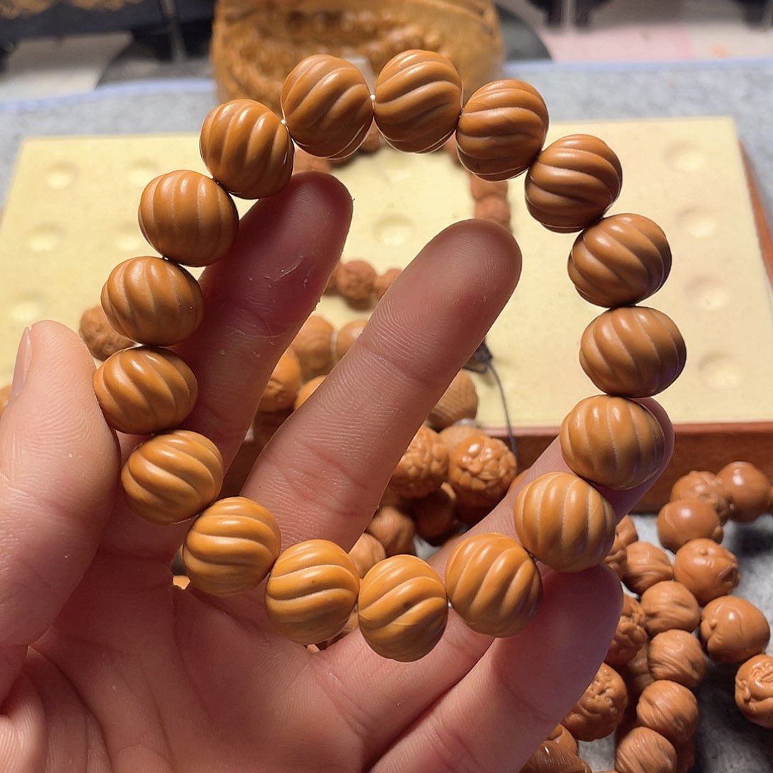 猴头核桃雕刻扭转乾坤（色差）