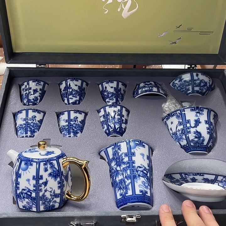 孤品茶具套装等。        