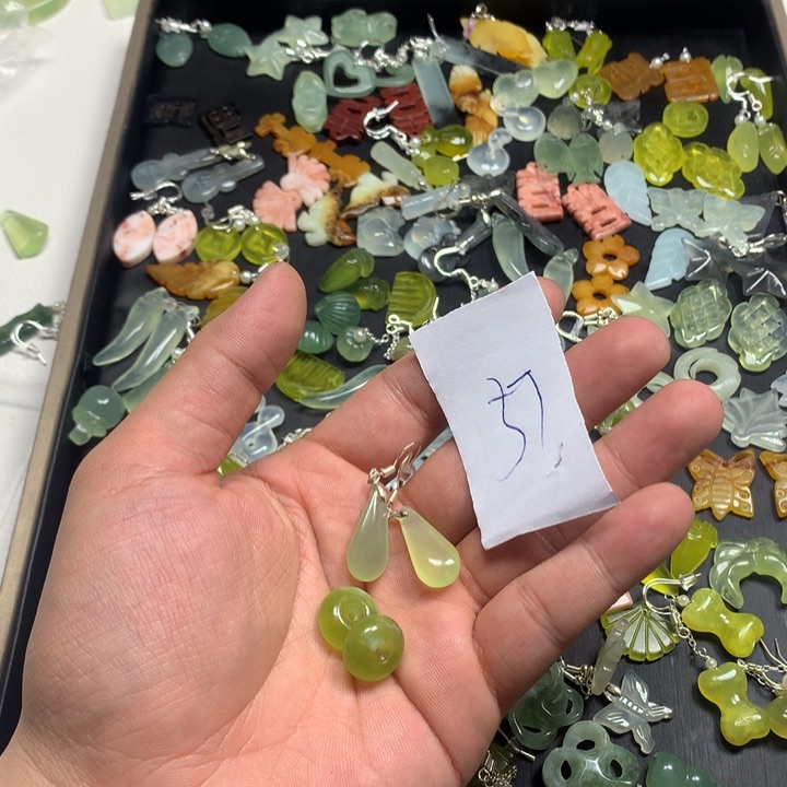 蛇纹石玉耳钉足银镀金镶嵌眼****✨