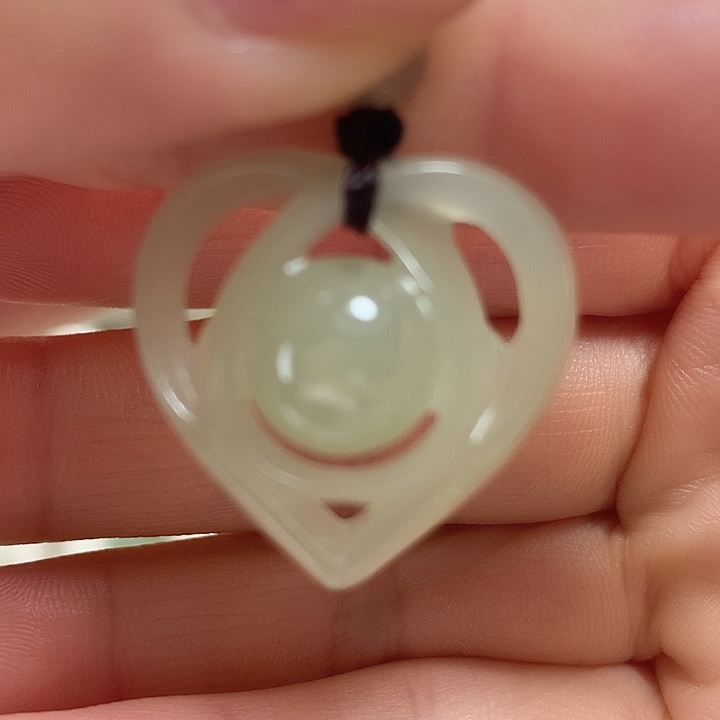 想***了和田玉未镶嵌颈饰