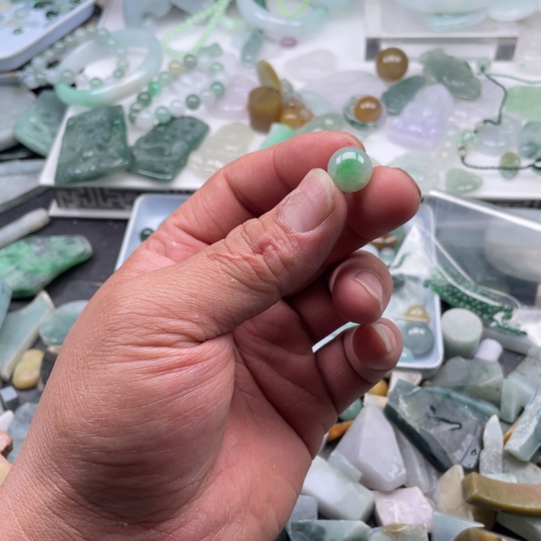 翡翠散珠小***画天然缅甸翡翠珠子