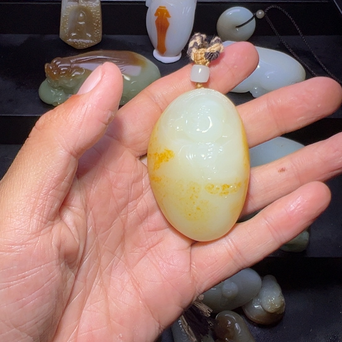 轻***语和田玉未镶嵌颈饰