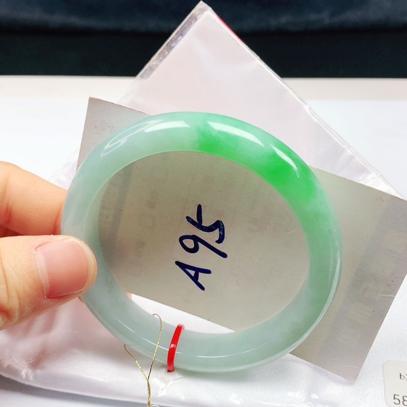 【闪购商品】翡翠手镯未镶嵌58圈口