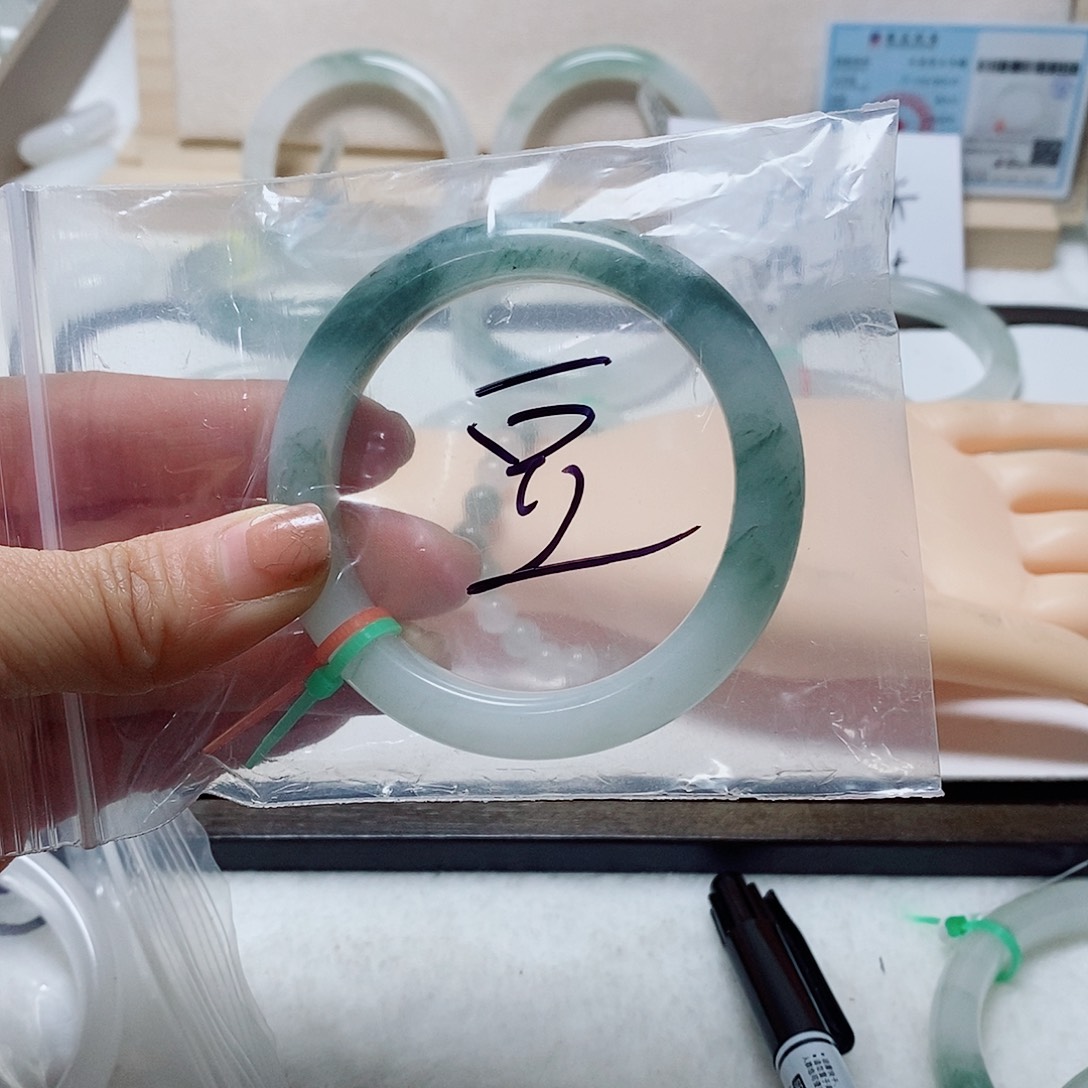 石英质玉未镶嵌手镯