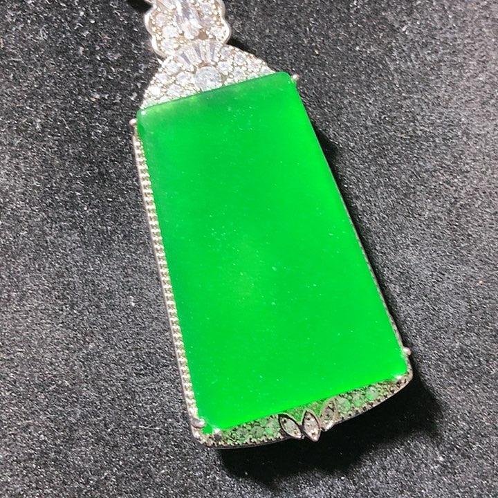 翡翠颈饰未镶嵌吊坠