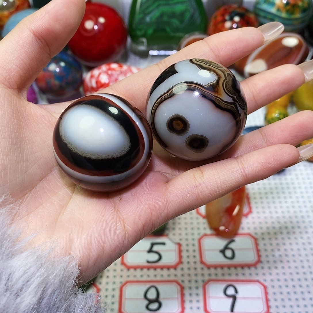 必***道玛瑙/玉髓未镶嵌珠宝奇石