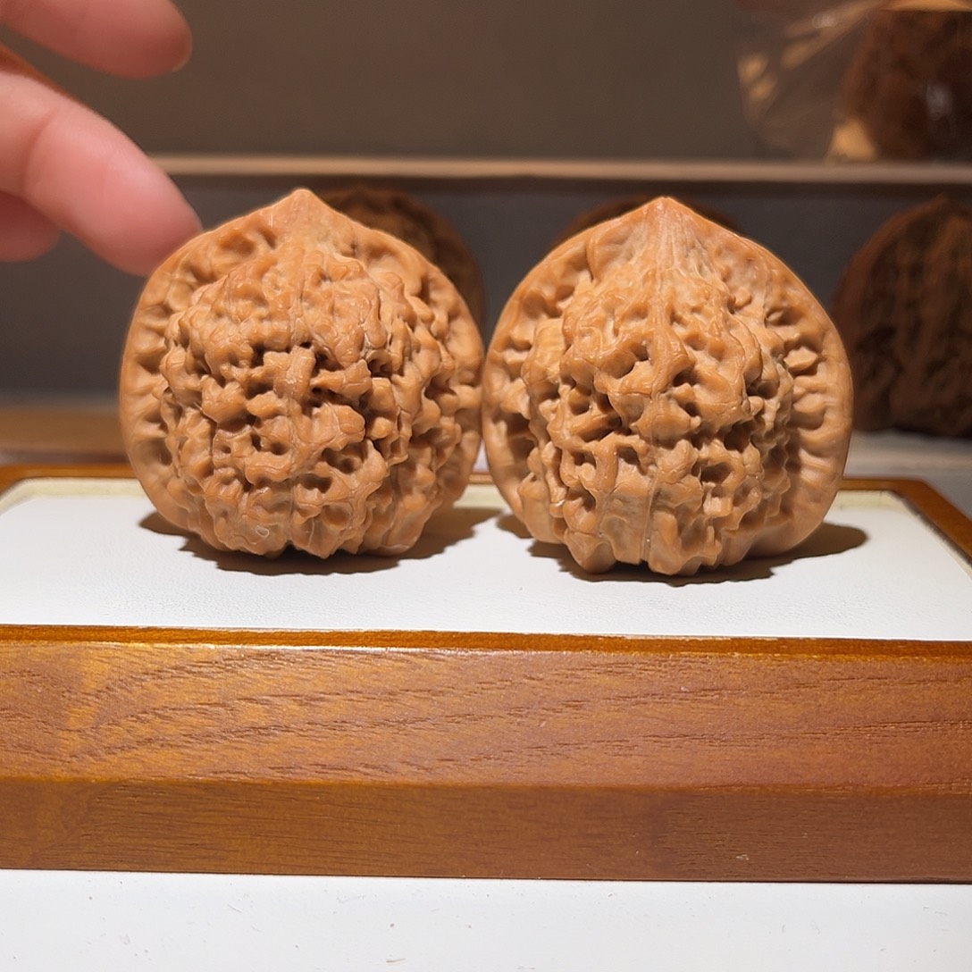 文玩核桃吊坠46大官帽，满肉