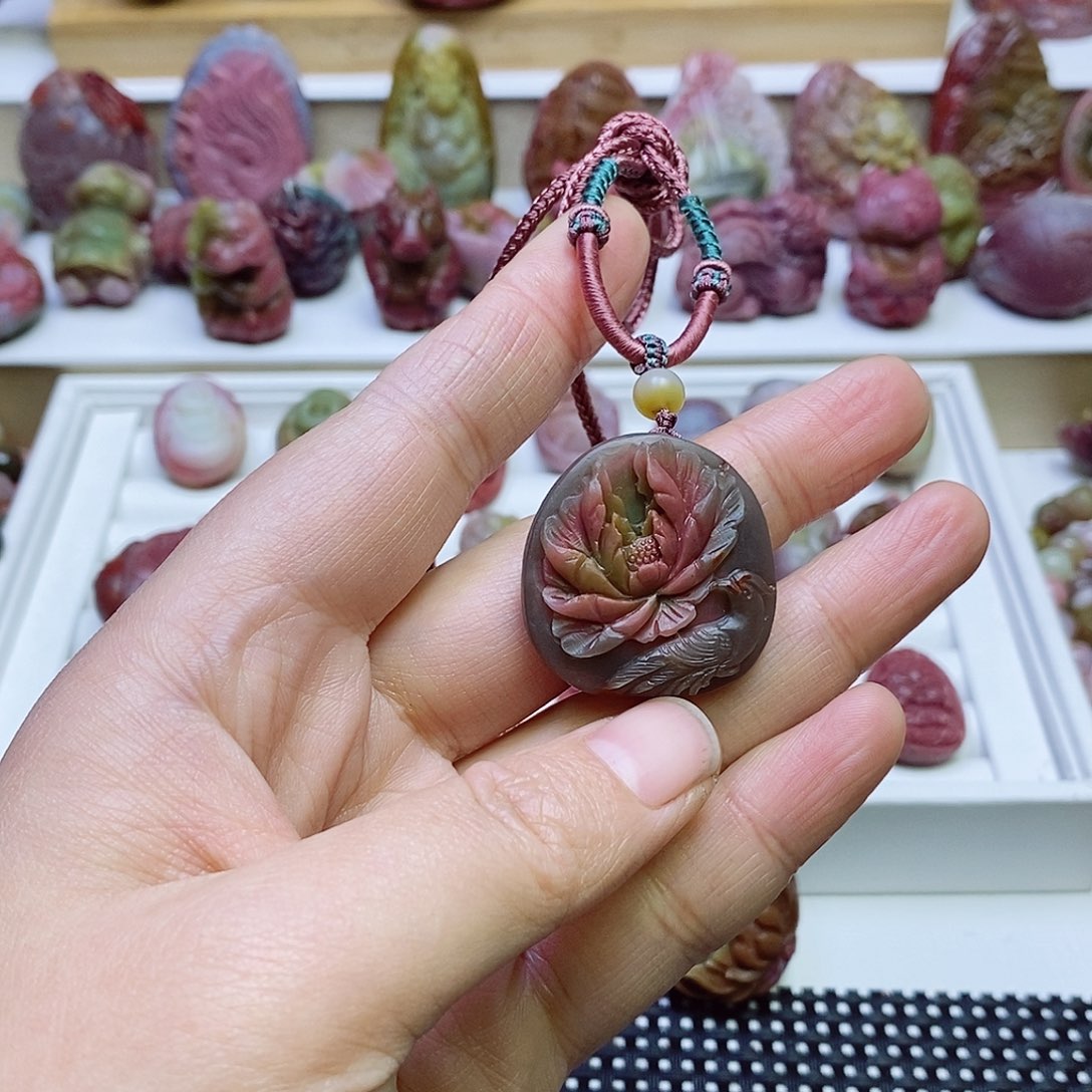 玛瑙/玉髓盐源玛瑙吊坠未镶嵌