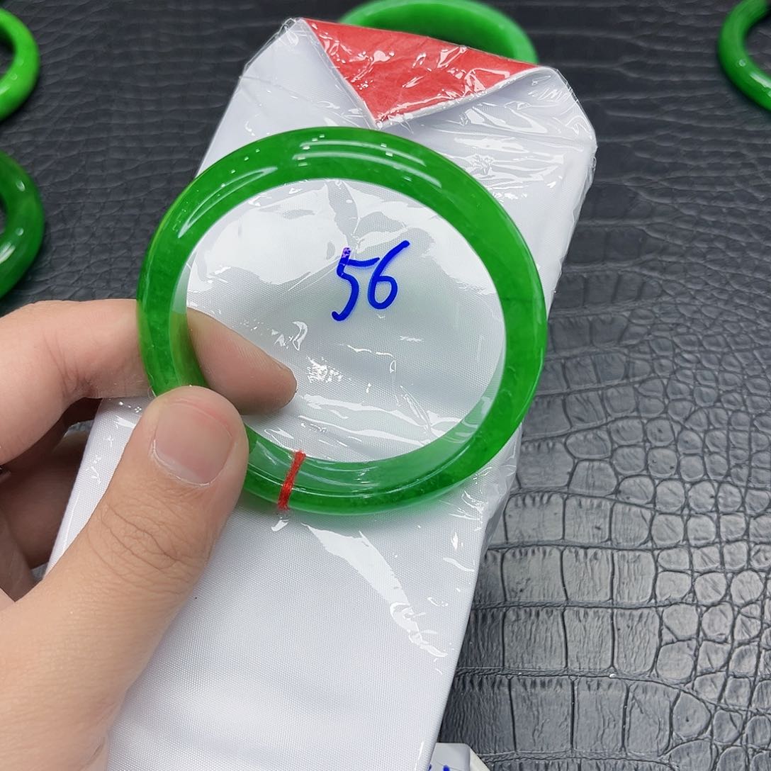 翡翠手镯未镶嵌虾****）多样性