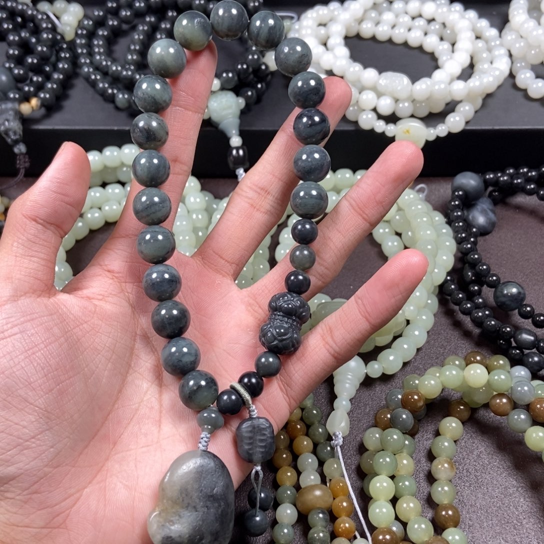 和田玉未镶嵌把件