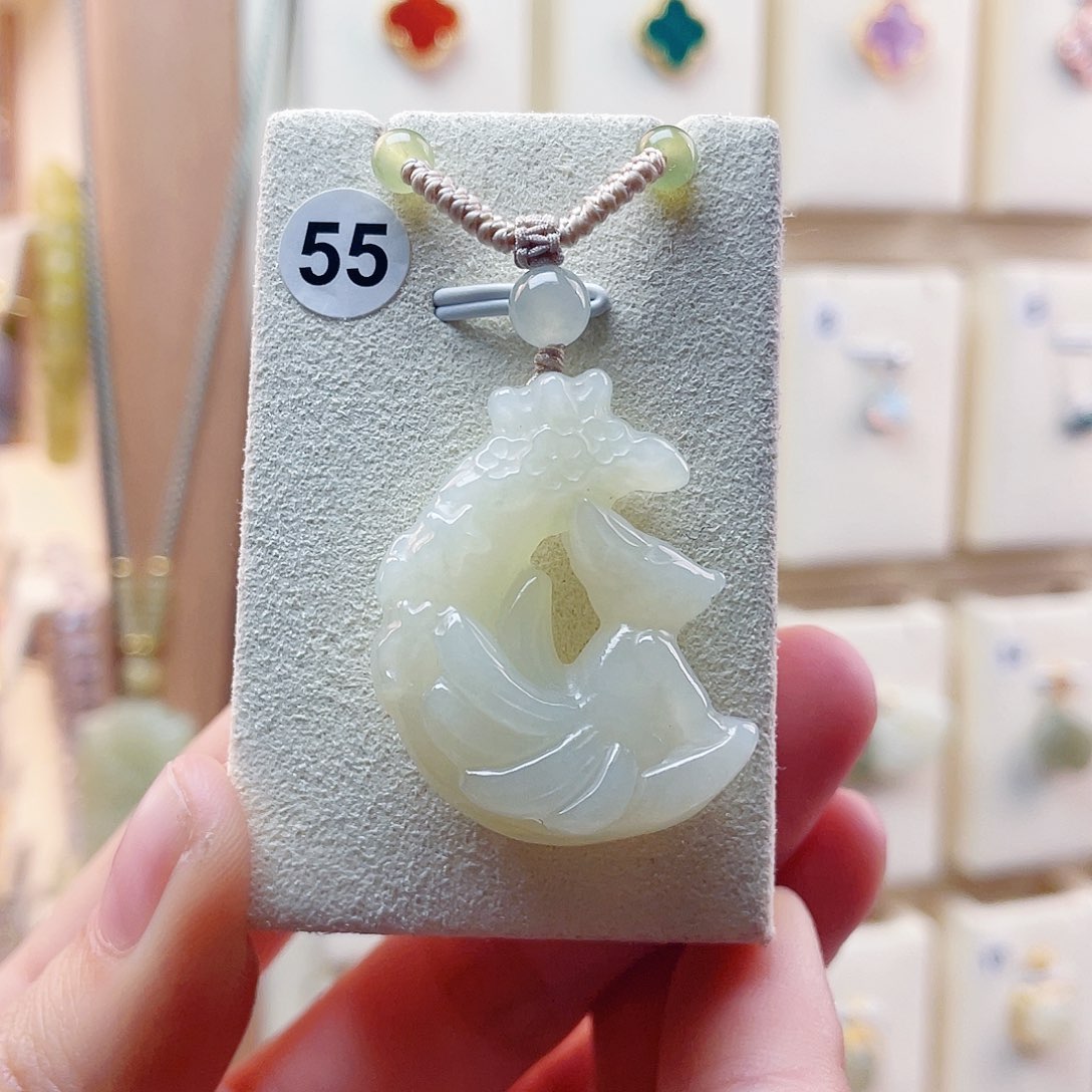 和田玉未镶嵌吊坠(赠链)