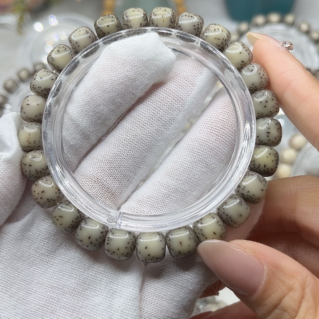 白***力星月菩提手串大留白