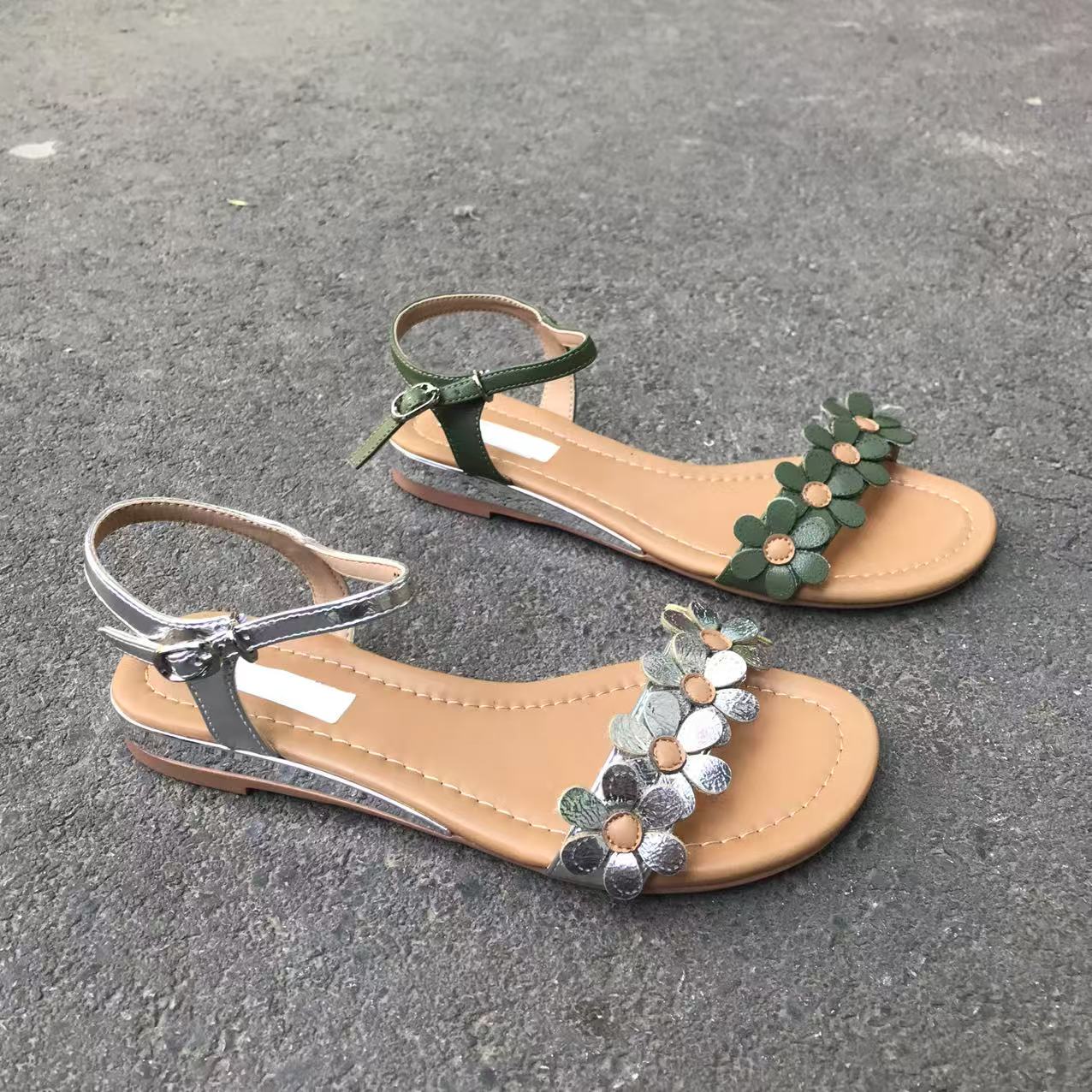 378525201夏季新款2025年简约平底时尚百搭舒适一字带露趾凉鞋女