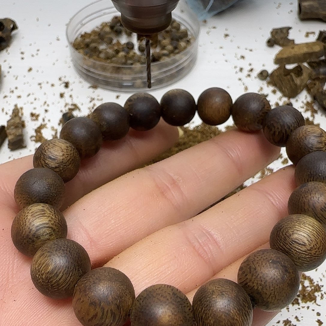 沉香木手串绿棋楠沉香1. 1单圈9克