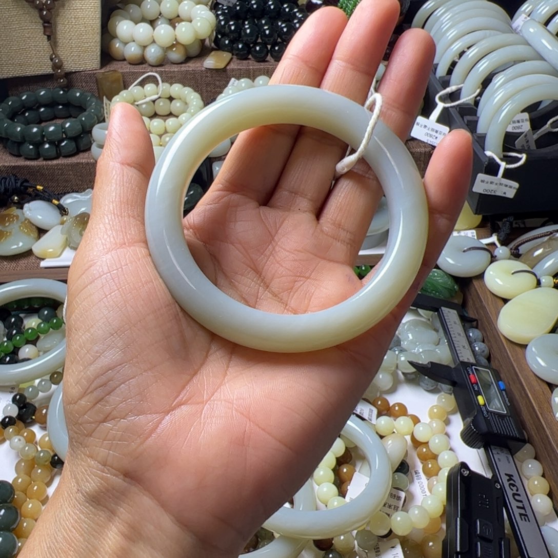 Z***G和田玉（糖玉）未镶嵌车挂