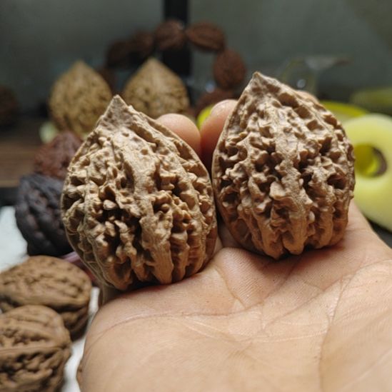 兵****文玩核桃把件东北野生文玩核桃