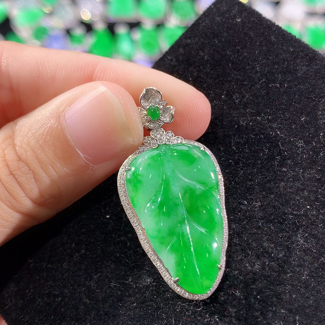 翡翠18K金镶嵌颈饰