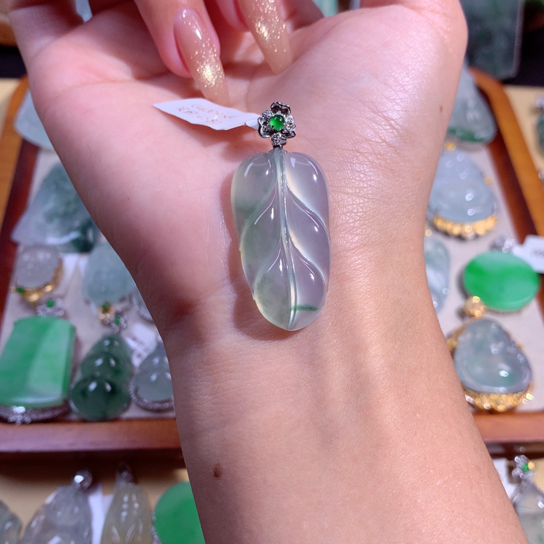 翡翠吊坠(不含链)18K金镶嵌