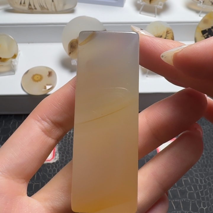 玛瑙/玉髓未镶嵌珠宝奇石