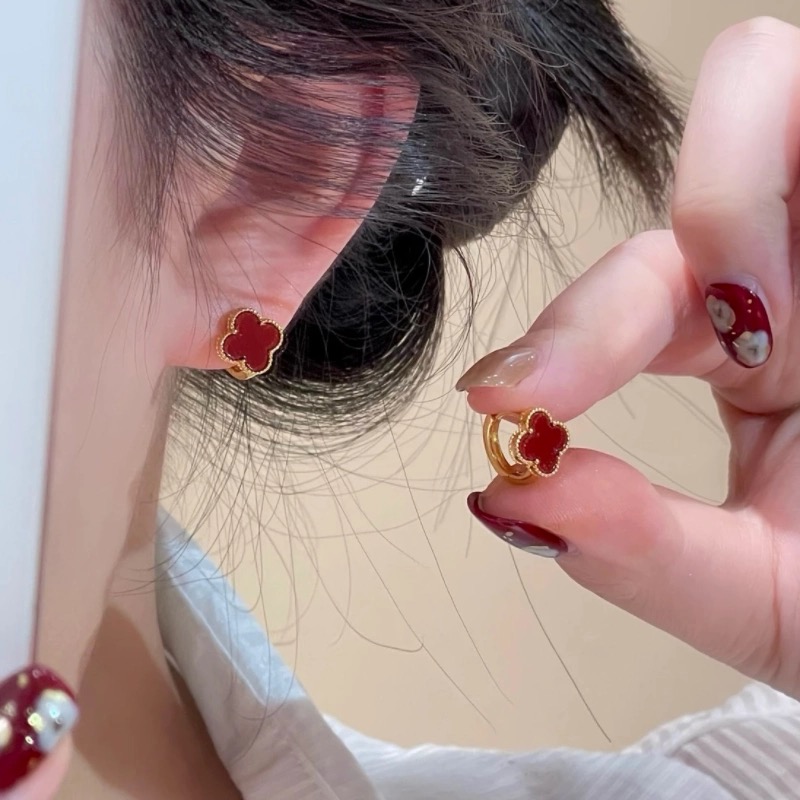 铜合金耳饰 四叶花红色小巧简约耳扣女精致百搭通勤气质耳环E517