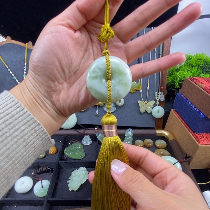 岫玉未镶嵌车挂精美车挂