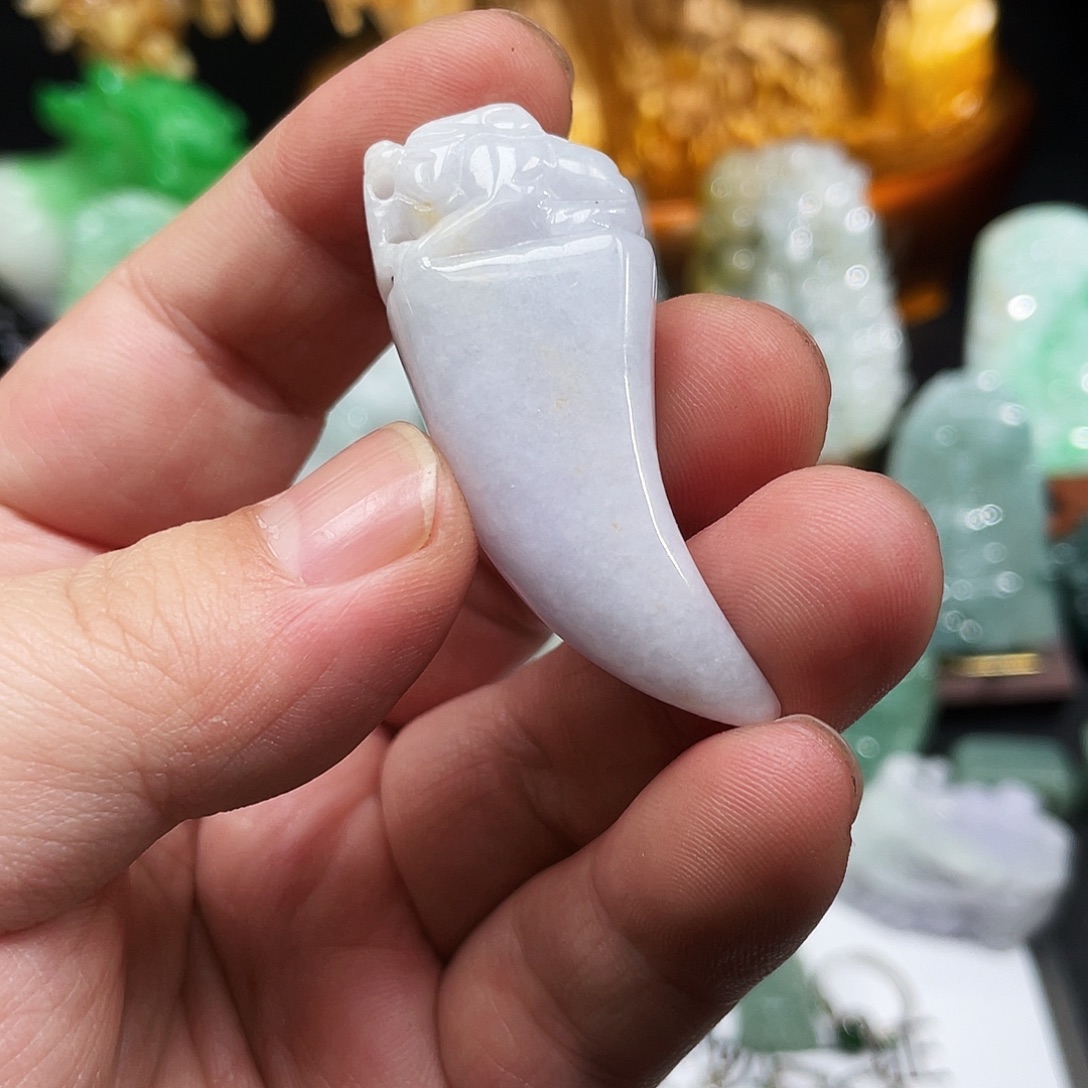 翡翠未镶嵌颈饰龙牙貔貅