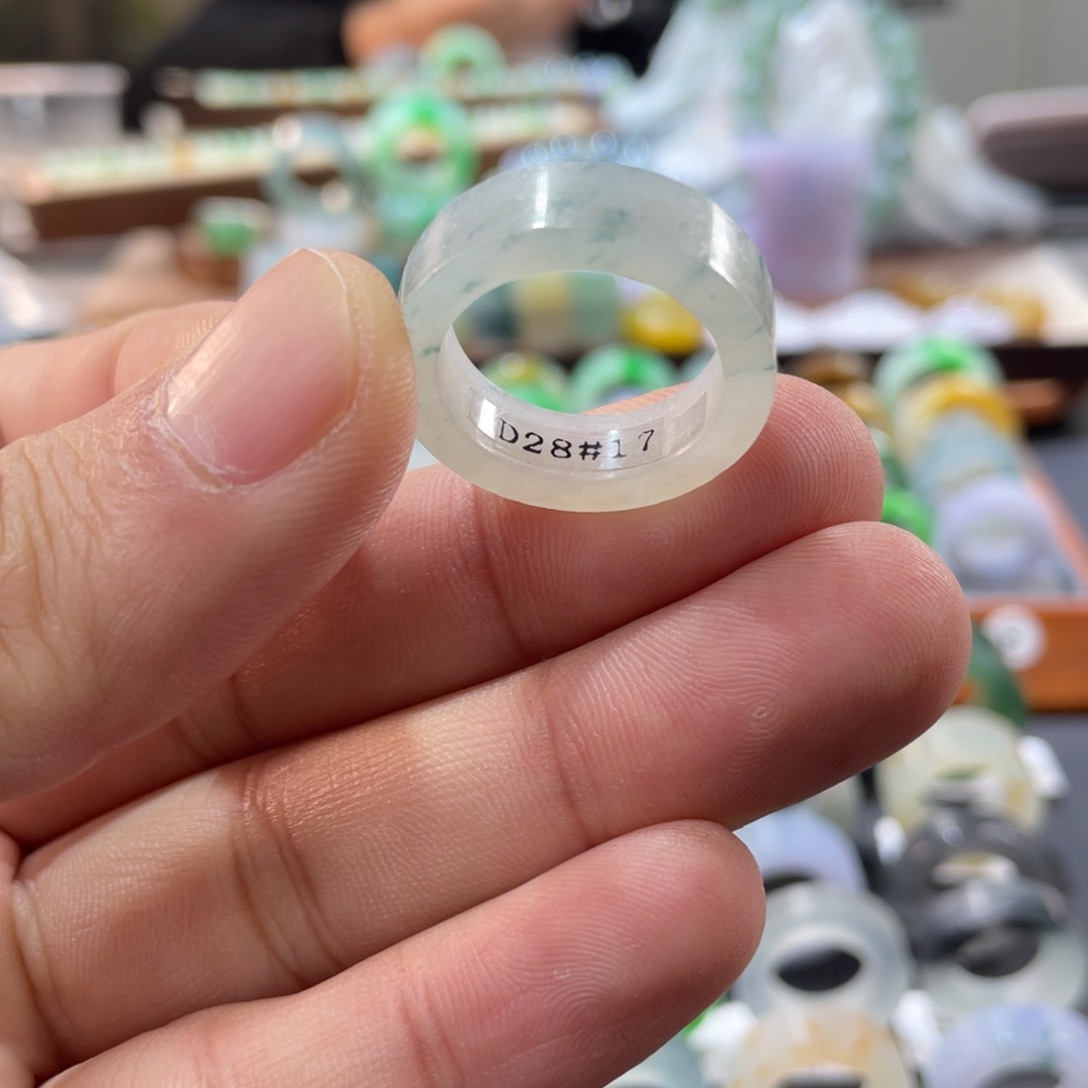定制翡翠未镶嵌圈口17