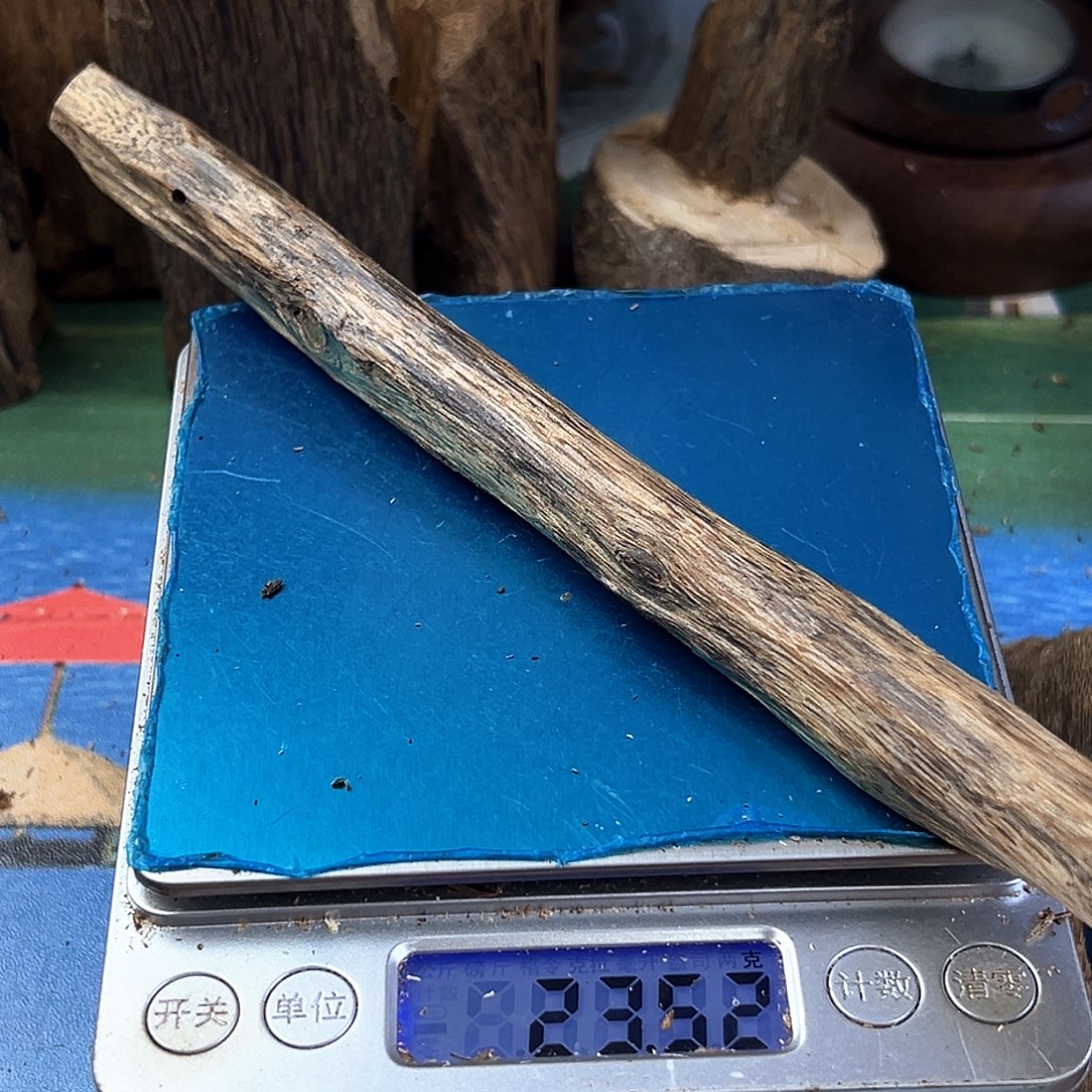 山***岭香料绿奇楠白棋天然虫漏23克