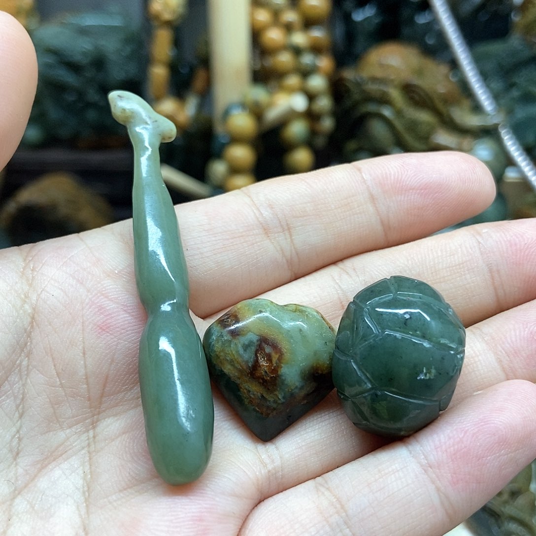 岫岩河磨玉（透闪石质玉）把件未镶嵌