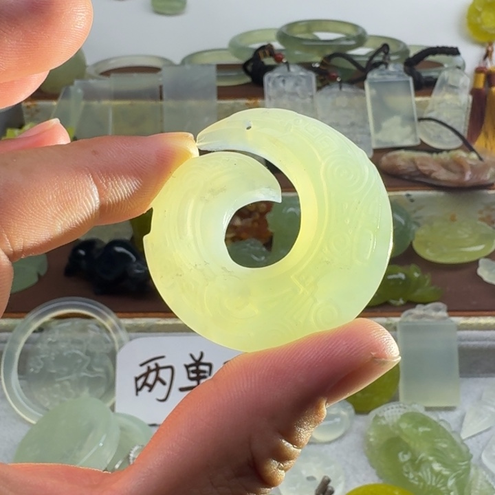 未镶嵌蛇纹石玉颈饰