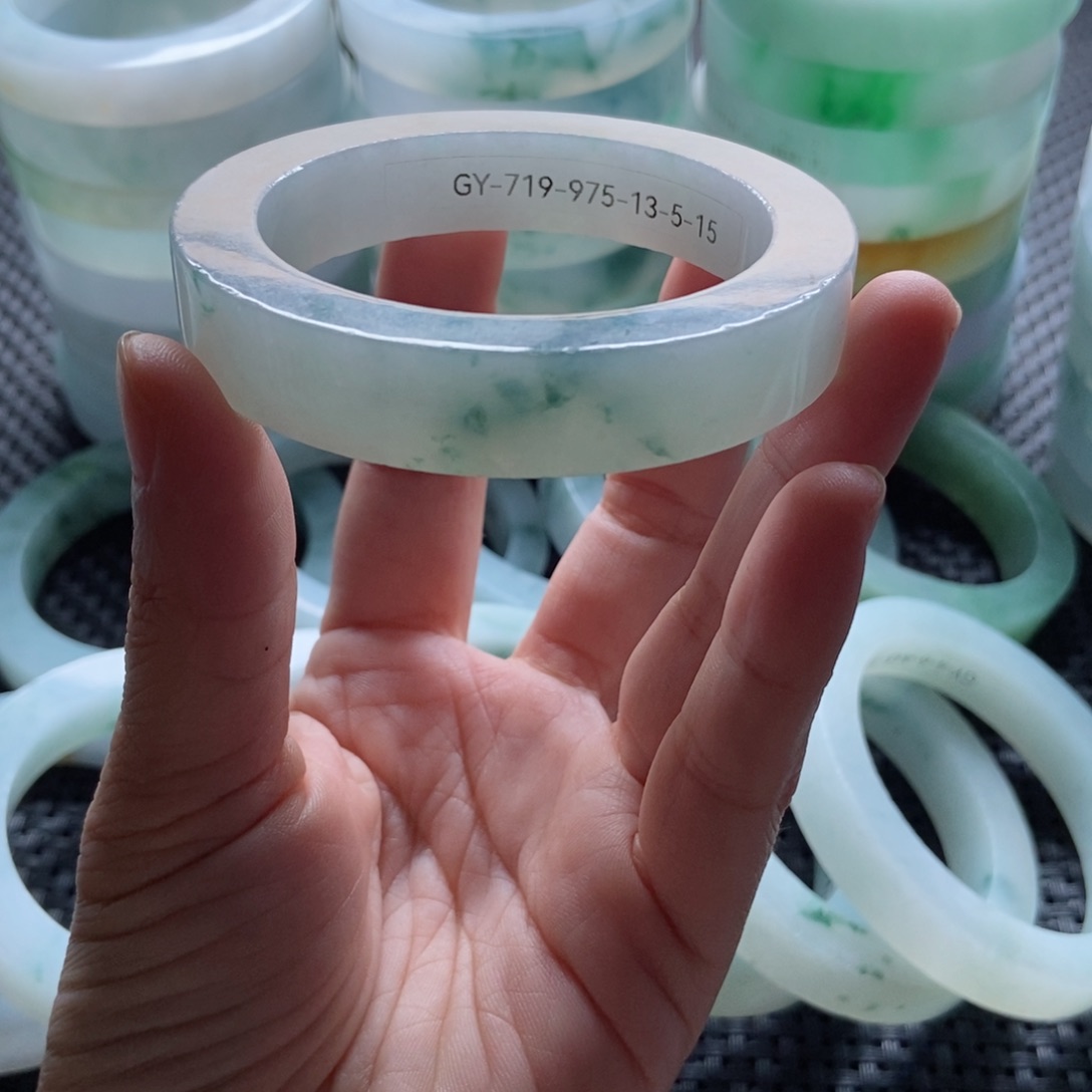 未镶嵌手镯定制翡翠笑**生