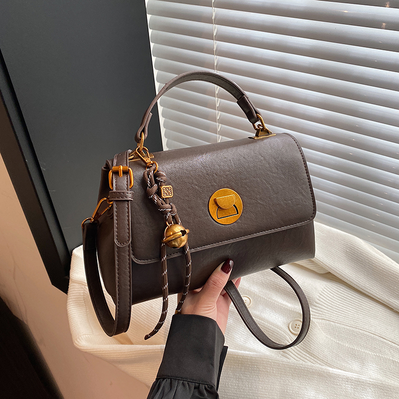 时尚百搭轻奢女士斜挎单肩包231深咖